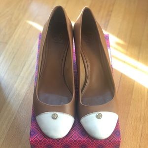 Tory Burch size 10 Tan and Ivory wedges